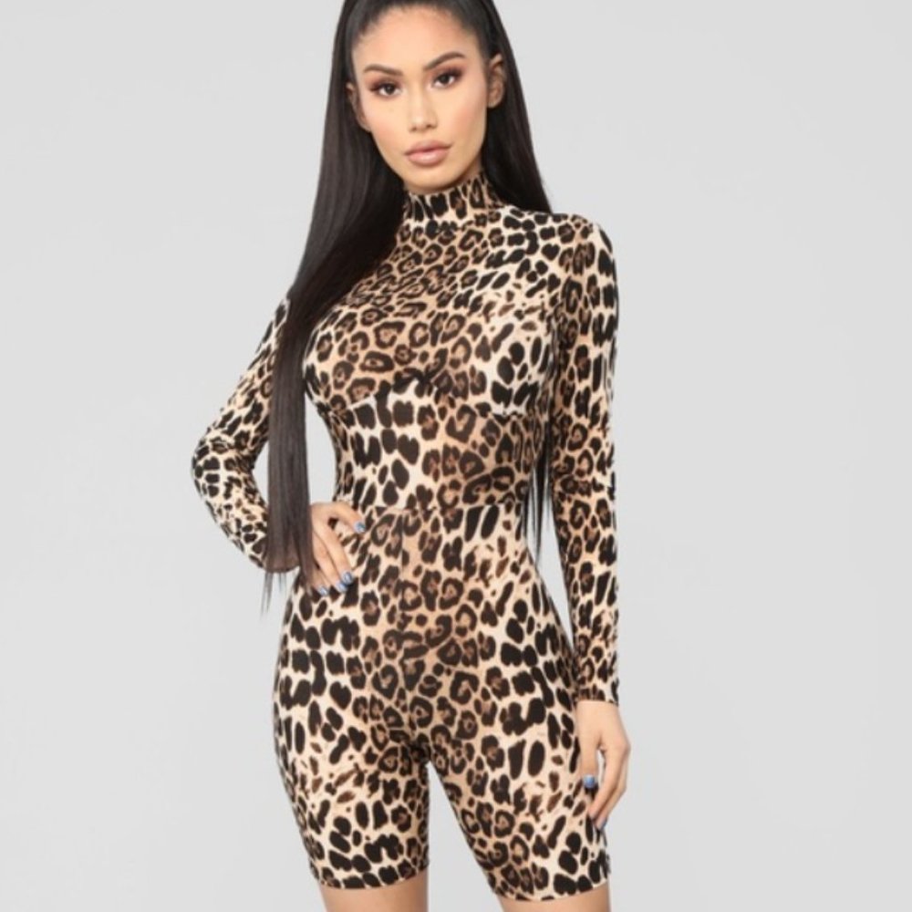 FASHION NOVA: LEOPARD ROMPER SIZE M NWT  (#2032)